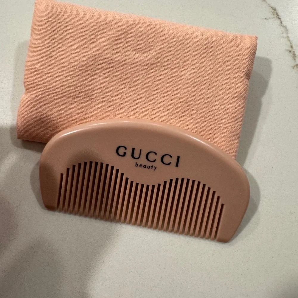 Gucci Beauty Pocket Comb & Floral Lined Pouch - Blush Pink - Picture 5 of 5